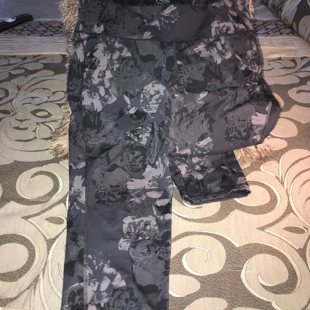 Old Navy Active Capris